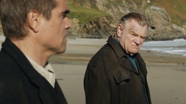 Ertesi gün Pádraic, Colm'u sahilde canlı bulur. Colm, istemeden Jenny'yi öldürdüğü için özür diler ve Pádraic'in evini yaktığı için ödeştiklerini söyler. Pádraic ise Colm'a evle birlikte kendi de yansaydı böyle olacağını söyler.