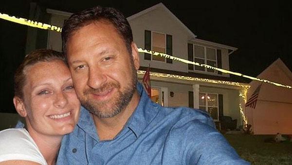 Kate Kasten eşini 6 yıl boyunca mücadele ettiği kanser hastalığı nedeniyle kaybettikten sonra kamyon şoförü olan Richard Darren Emery ile tanıştı.