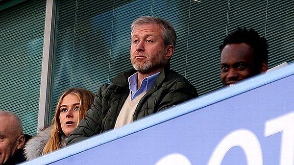 8. Rusya-Ukrayna savaşı nedeniyle üzerindeki baskılara dayanamayan İngiltere Premier Lig ekibi Chelsea'nin sahibi Roman Abramovich, Chelsea'nin internet sitesinden yaptığı yazılı açıklamayla kulüp yönetimini devrettiğini duyurdu.