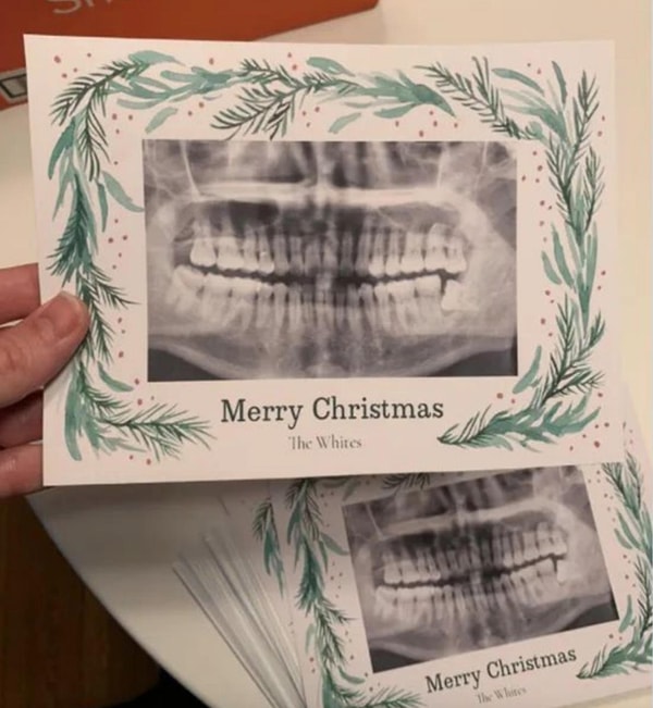 "Мы с семьей распечатали открытки на празднование Рождества, но я выбрал не ту фотографию, у нас есть 90 таких открыток..."