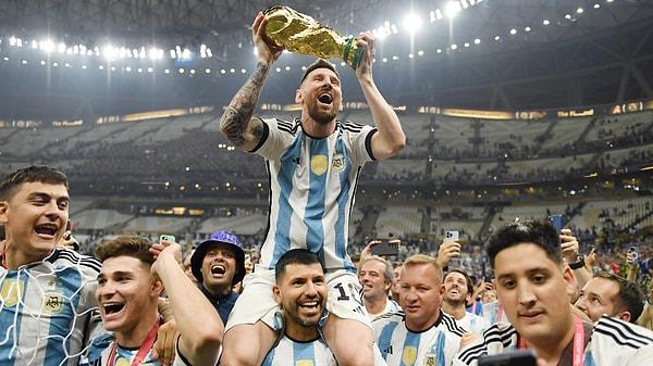 Finalde Arjantin mutlu sona ulaştı. Lionel Messi yıldızlaştı. Bu sonuçla da GOAT kim sorusu tekrar gündeme geldi.