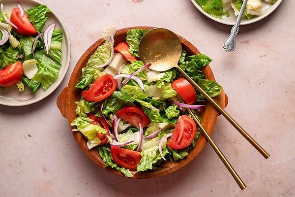 11. Özenle hazırladığınız salatalar daha uzun süre taze kalsın.