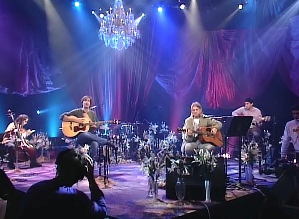 Hangisi Nirvana'nın 93 Kasım'ında kaydedilen Unplugged kaydında yer almıyor?