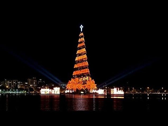 Un arbre de Noël de 221 pieds ?