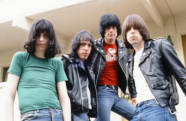 İlk punk rock gruplarından The Ramones’un ismi nereden gelmektedir?