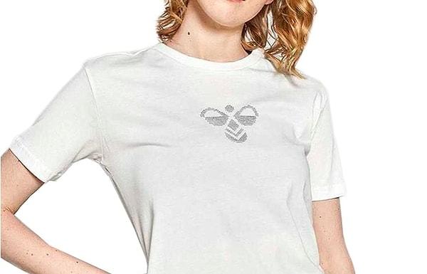 15. Hummel logolu beyaz tişört.