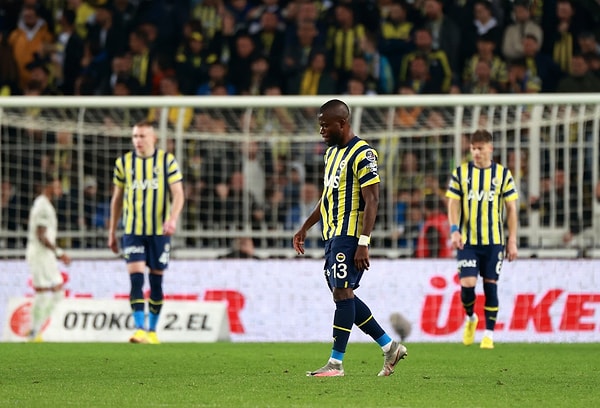 Fenerbahçe, 13 maçta topladığı 29 puanla ligin zirvesinde yer alıyor.