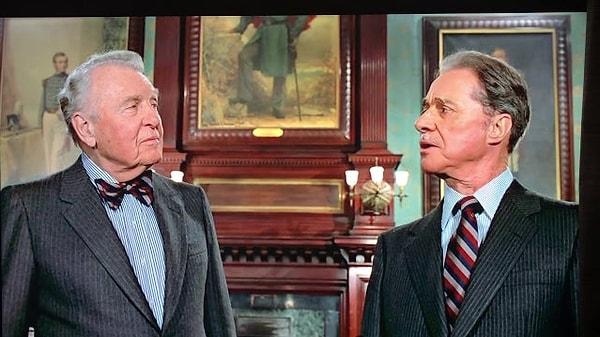 6. Trading Places (1983) filminde Randolph papyon, Mortimer de kravat taksa da ikisi de aynı desene sahiptir.