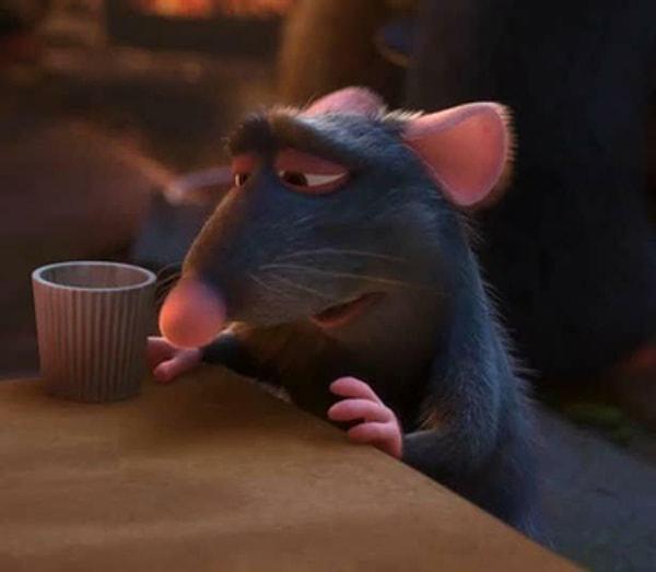 3. Ratatouille (2007) filmindeki Remy bardak olarak diş macunu kapağı kullanıyor. 😂