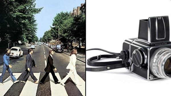 Ian MacMillan'ın 1969 yılında Hasselblad 500C ile kaydettiği Abbey Road Album kapağı fotoğrafı.