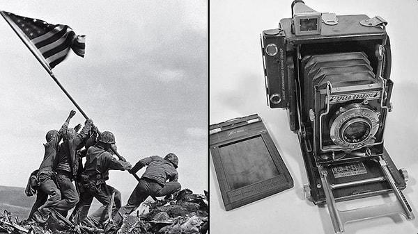 Joe Rosenthal'in 1945 yılında Speed Graphic isimli kamerayla çektiği Iwo Jima'da Yükselen Bayrak fotoğrafı.