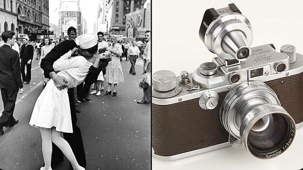 Alfred Eisenstaedt'in 1945 yılında Leica liia ile çektiği Times Meydanında Kutlama fotoğrafı.