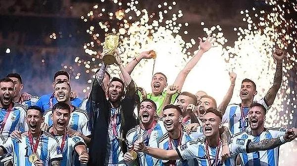 Geçtiğimiz günlerde gerçekleşen 2022 Katar Dünya Kupası finali, Arjantin'in şampiyonluğuyla sonuçlanırken, maçın kahramanı Messi ise tüm dünyada en çok konuşulan isimler arasında yer aldı.