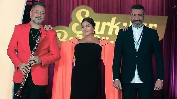 Hakan Altun, Sibel Can ve klarnet virtüözü Hüsnü Şenlendirici'nin yer aldığı program her hafta ağırladığı birbirinden ünlü konuklarla ekran başındakileri müzik şöleni yaşatıyor.