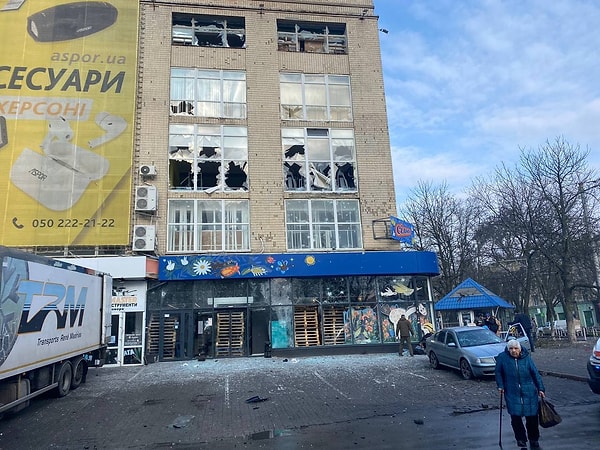 “Sosyal ağlar büyük olasılıkla bu fotoğrafları ‘hassas içerik’ olarak işaretleyecektir. Ancak bu hassas bir içerik değil, Ukrayna'nın ve Ukraynalıların gerçek hayatı”