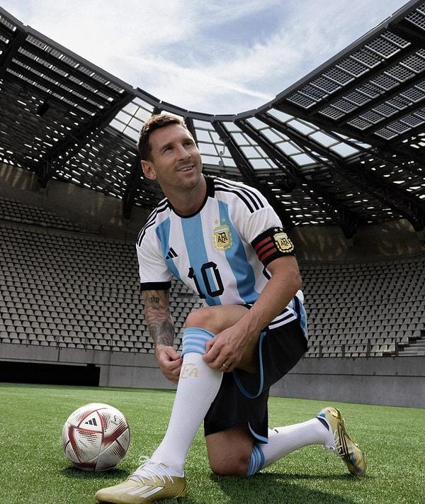 Dünyaca ünlü futbolcu Lionel Messi'yi bilmeyeniniz yoktur.