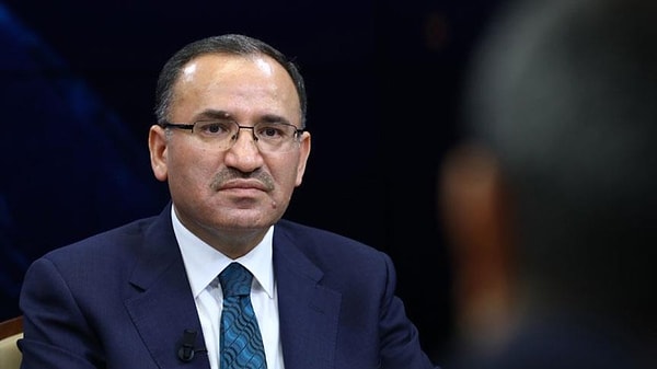 Bozdağ, İmamoğlu'na yönelik kararın hukuki standartlara uygun olup olmadığı konusunda Adalet Bakanı olarak görüş beyan etmesinin doğru olmadığını da ekledi.