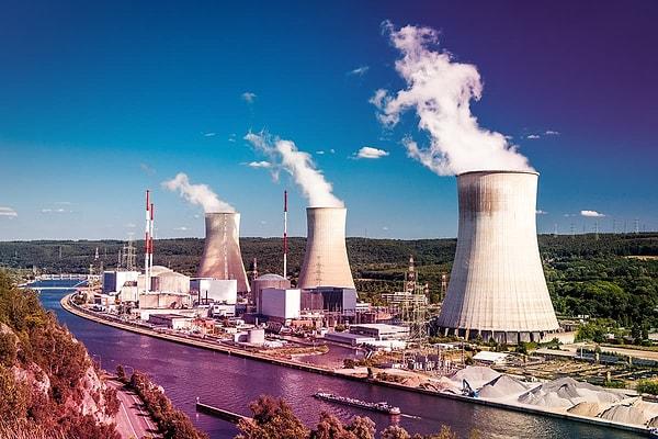 12 yıllık hedeflerden biri de üç adet nükleer santralin bitirilmiş olmasıydı.