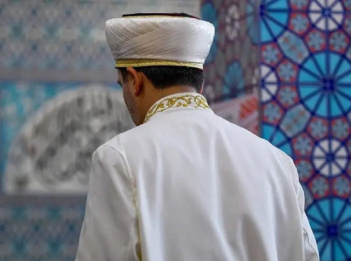 Diyanet, AVM Mescidine İmam Atadı İddiası