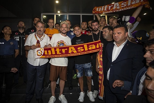 27. Galatasaray, dünyaca ünlü futbolcuları kadrosuna kattı.