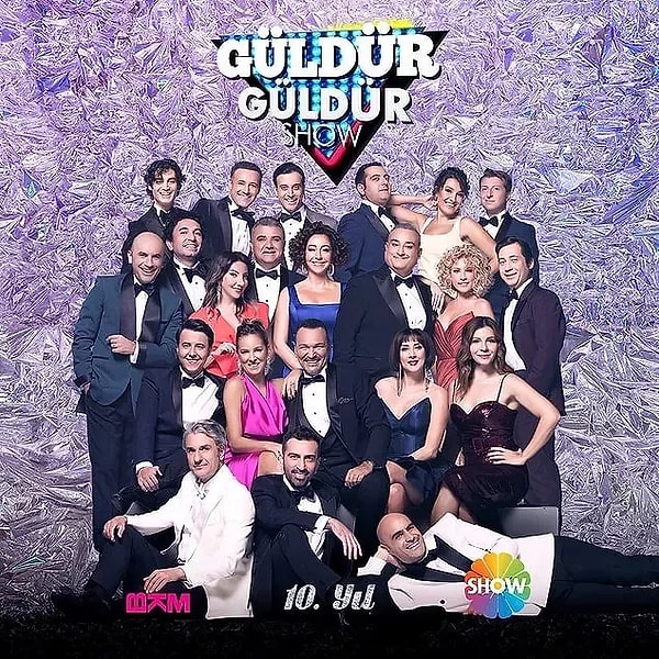 Show Tv ekranlarında yayınlanan Güldür Güldür Show bu yıl 10. senesini kutluyor bildiğiniz gibi. Yeni sezona bomba gibi giriş yapan programın her bölümü gündem oluyor.