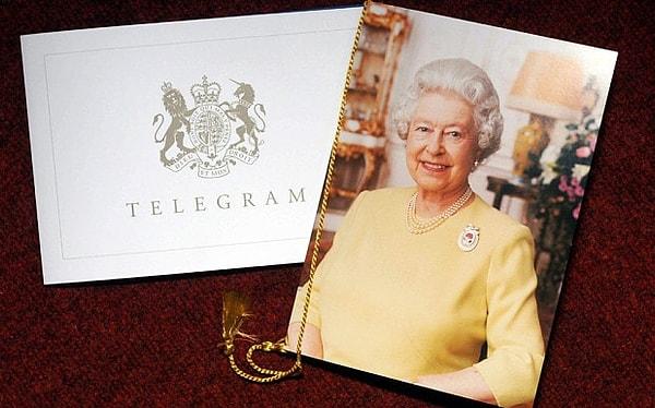 6. “Birleşik Krallık’ta 100 yaşına giren insanlara Kraliçe Elizabeth’ten özel bir tebrik mektubu gidiyordu.”