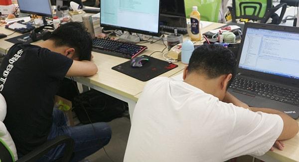 11. “Çin’de çalışan insanlar öğle yemeğinden sonra ofiste şekerleme uykusuna yatıyorlar.”