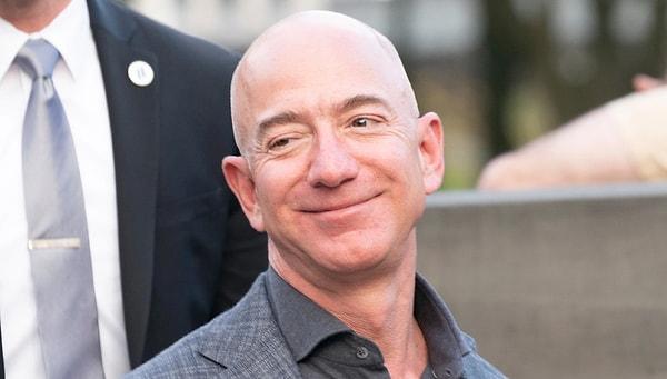 Amazon'un kurucusu ve bir müddet dünyanın en zengin insanı ünvanını elinde tutan sonra Musk'a kaptıran Jeff Bezos da 151,9 milyar dolarla üçüncü sırada yer aldı.