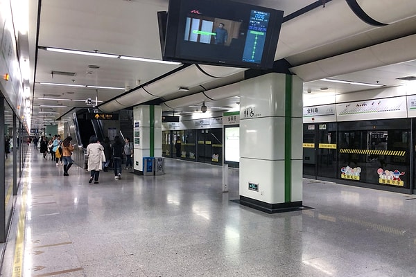 9. “Хотя американцы думают, что их собственная страна очень развита, когда приезжают в такую страну, как Китай, то понимают, насколько вперед продвинулись технологии и, что они отстают.