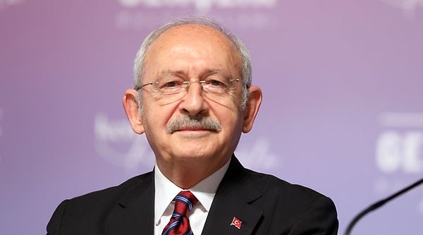 Kılıçdaroğlu ise yakın çevresine yaptığı değerlendirmelerde,"Güzel bir toplantı oldu. Toplantı içeriğini aktaramam, bu yanlış olur. Ancak Türkiye’nin yönetilememesi sorununu önümüze getiren ucube sistemin değişiminin zorunluluk olduğu konusunda mutabakatımız tamamdır, bunu söyleyebilirim" dedi.