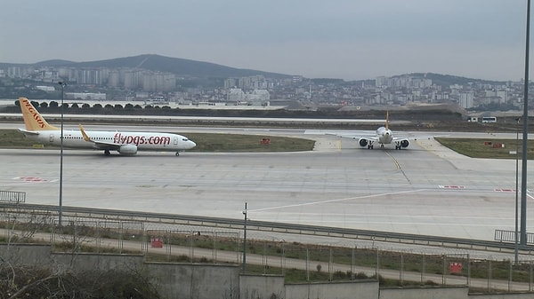 Havalimanının uçuş trafiğine kapatılmasının ardından iniş için alçalan uçaklar İstanbul Havalimanı'na yönlendirildi. Saat 13.00 sıralarında durdurulan uçuşlar saat 14.25'te normale döndü.