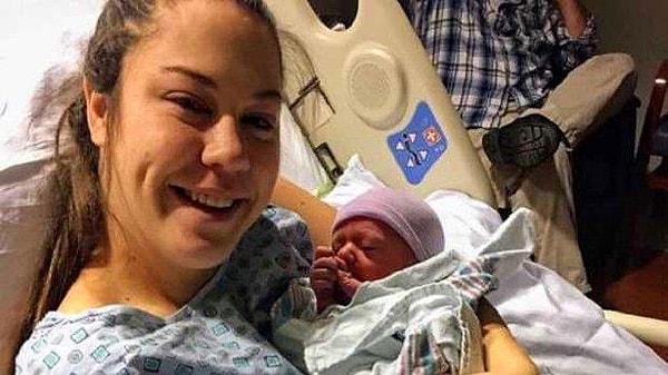 15. 26 yaşındaki Ally Opfer, doğumdan 30 dakika önce hamile olduğunu öğrendi.