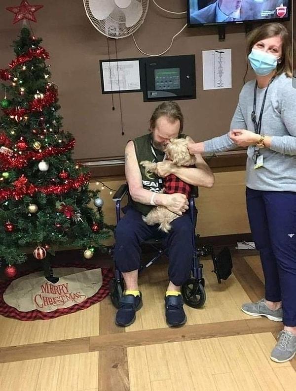 6. Hastanede çok uzun süre kalacağı için köpeğini terk etmek zorunda kalan adama hemşireden güzel bir sürpriz!