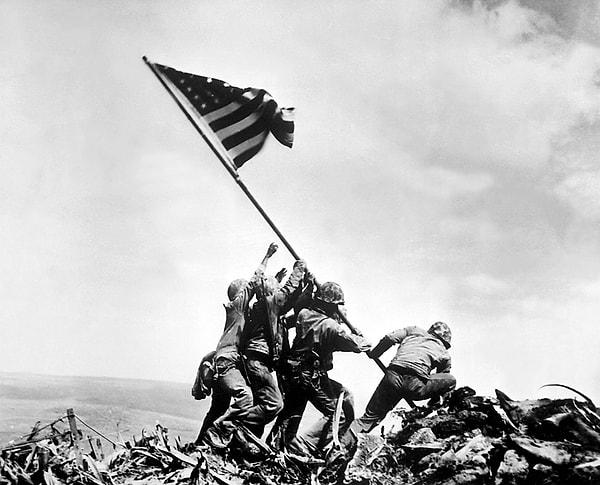 Aralık 1941'de Japonların Pearl Harbor saldırısından sonra Amerika, İkinci Dünya Savaşı'na katıldı.