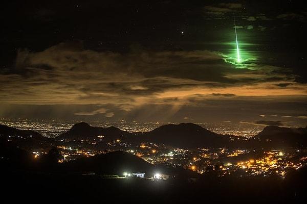 4. Hindistan'da görülen yeşil bir meteor... 😱