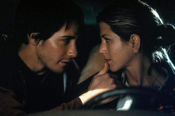 53-летняя Дженнифер сыграла в фильме в роли несчастливо замужней сотрудницы продуктового магазина, у которой начинается роман со своим младшим коллегой, которого сыграл Джейк.