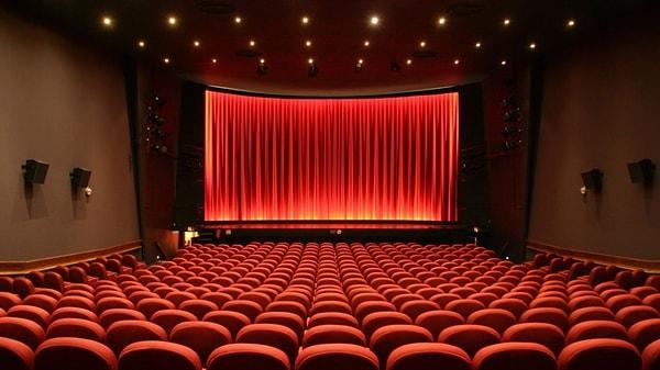 Box Office Türkiye 2022'de Türkiye'de en çok izlenen 10 filmi listeledi. 2022 yılında vizyona giren filmlerden elde edilen toplam hasılat 1 milyar 332 milyon TL oldu. Ayrıca sinemaya giden seyirci sayısı ise toplamda 35 milyon 873 bin oldu.