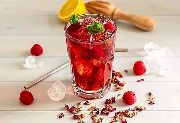 2. The Unforgettable Taste of Hibiscus Plant and Blackberry: Berry Hibiscus Recipe