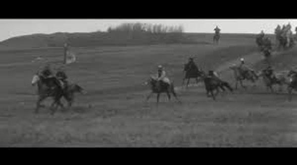 Tarkovsky'nin "Andrei Rublev" filmi ve Nuri Bilge Ceylan'ın "Kış Uykusu" filmlerinde atların koştuğu sahneler genel çekim ölçeğiyle birbirine oldukça benziyor.