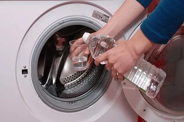 One of the most effective tips that you can take advantage of when washing whites is, of course, to use vinegar.