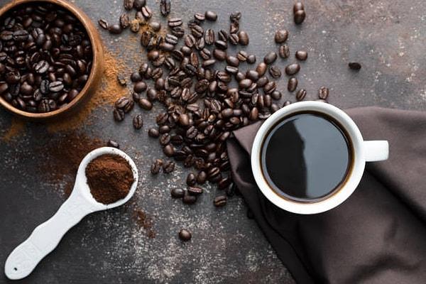 Uyandıktan sonra tercihiniz americano, filtre kahve, espresso veya Türk kahvesi edebilirsiniz. Sütsüz kahve içemem diyenler ise Flat white tercih edebilirsiniz.