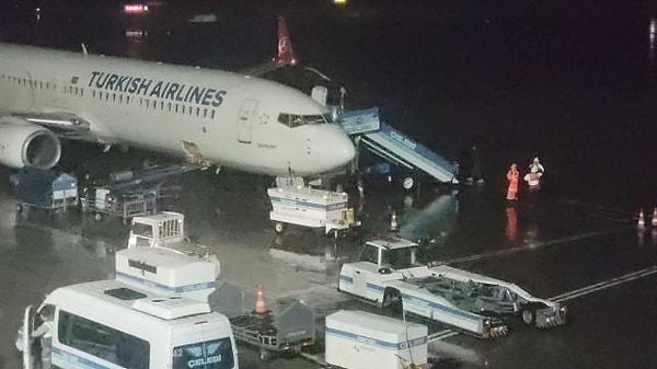Park pozisyonuna çekilerek güvenlik araması yapılan uçak, yolcuların yeniden uçağa alınmasıyla 4 saat sonra İstanbul'a uçtu.