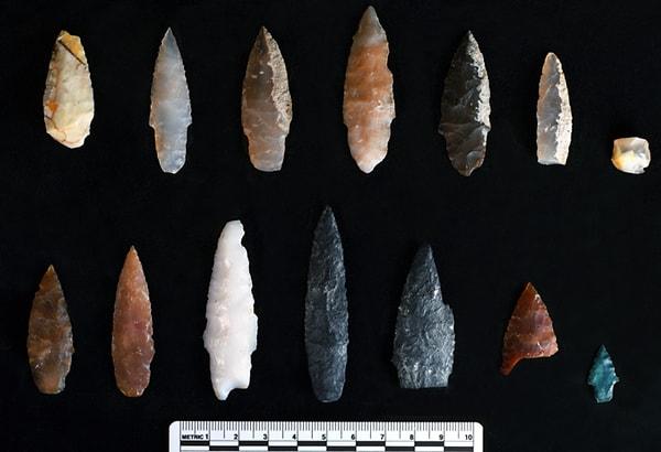 Arkeologlar, Idaho'daki ilk Amerikalılar tarafından kullanılan ve kıtada daha önce bulunanlardan binlerce yıl daha eski olan silah uçlarını ortaya çıkardılar.
