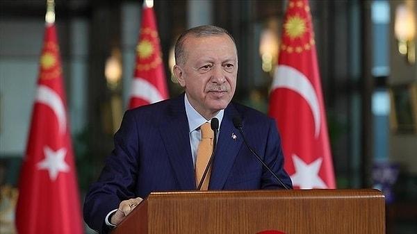 Cumhurbaşkanı Tayyip Erdoğan, dün emeklilikte yaşa takılanlar (EYT) düzenlemesinde herhangi bir yaş sınırının uygulanmayacağını söyledi. Erdoğan ayrıca 2 milyon 250 bin kişinin emekli olacağını duyurdu.