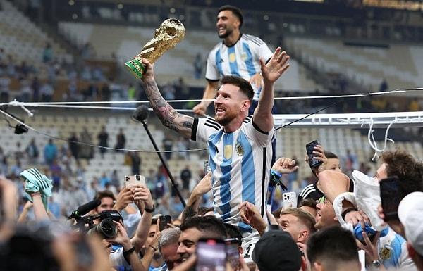 2022 Dünya Kupası'nda şampiyon olan Arjantin'in sevinç gösterileri, tüm dünyayı ikiye bölmeye devam ediyor.