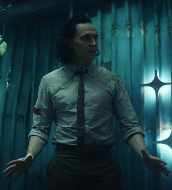 6. Tom Hiddleston, Loki'nin 2. sezonunda akıllardaki soruların yanıtlanacağını dile getirdi.