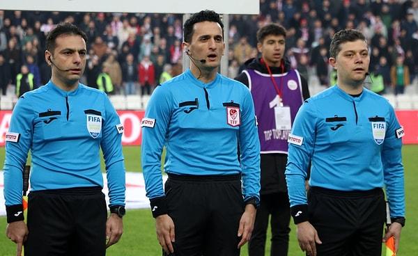 50. dakikada Sivasspor'un duran toptan Ulvestad ile golü buldu. VAR, hakem Erkan Özdamar'ı izlemeye davet etti. Özdamar pozisyonu izledikten sonra golü iptal etti.