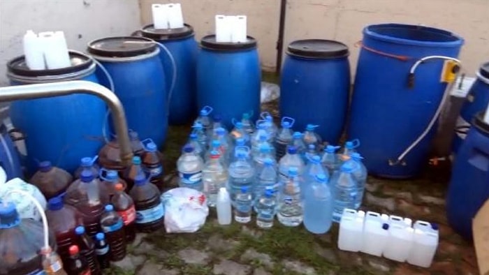 Tekirdağ'da Operasyon: İki Kardeş 910 Litre Sahte İçkiyle Yakalandı