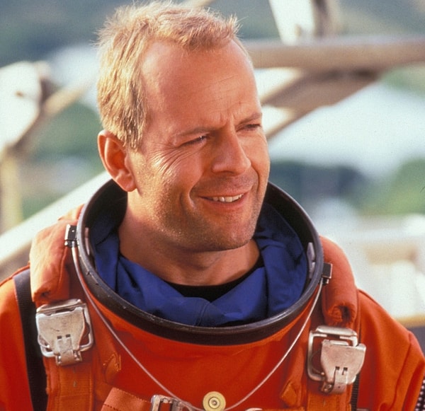 8. 'Armageddon' filminde dünyaya çarpmak üzere olan asteroiti durdurmak için astronotlar yerine sondaj işçilerinin gönderilmesine anlam verememiştik.