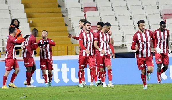 80. dakikada ise Sivasspor, Erdoğan Yeşilyurt'un golü ile skoru 1-1'e getirdi.